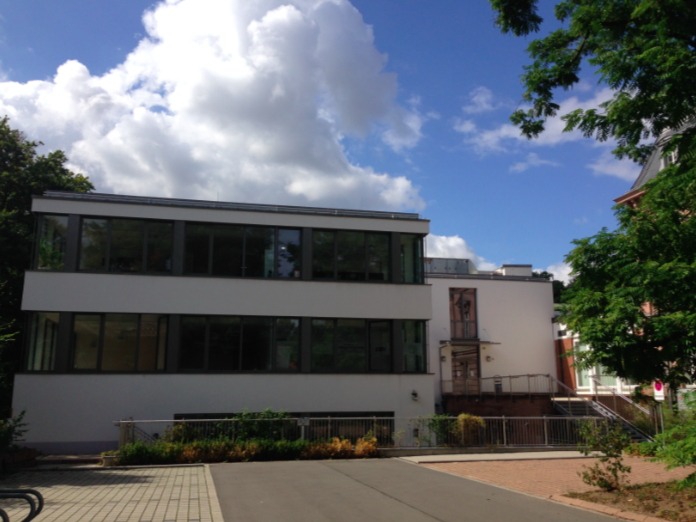 Frontansicht des FAU-Gebäudes